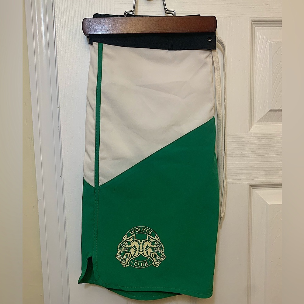 DARC SPORT board shorts (mens 30”) (green/white)